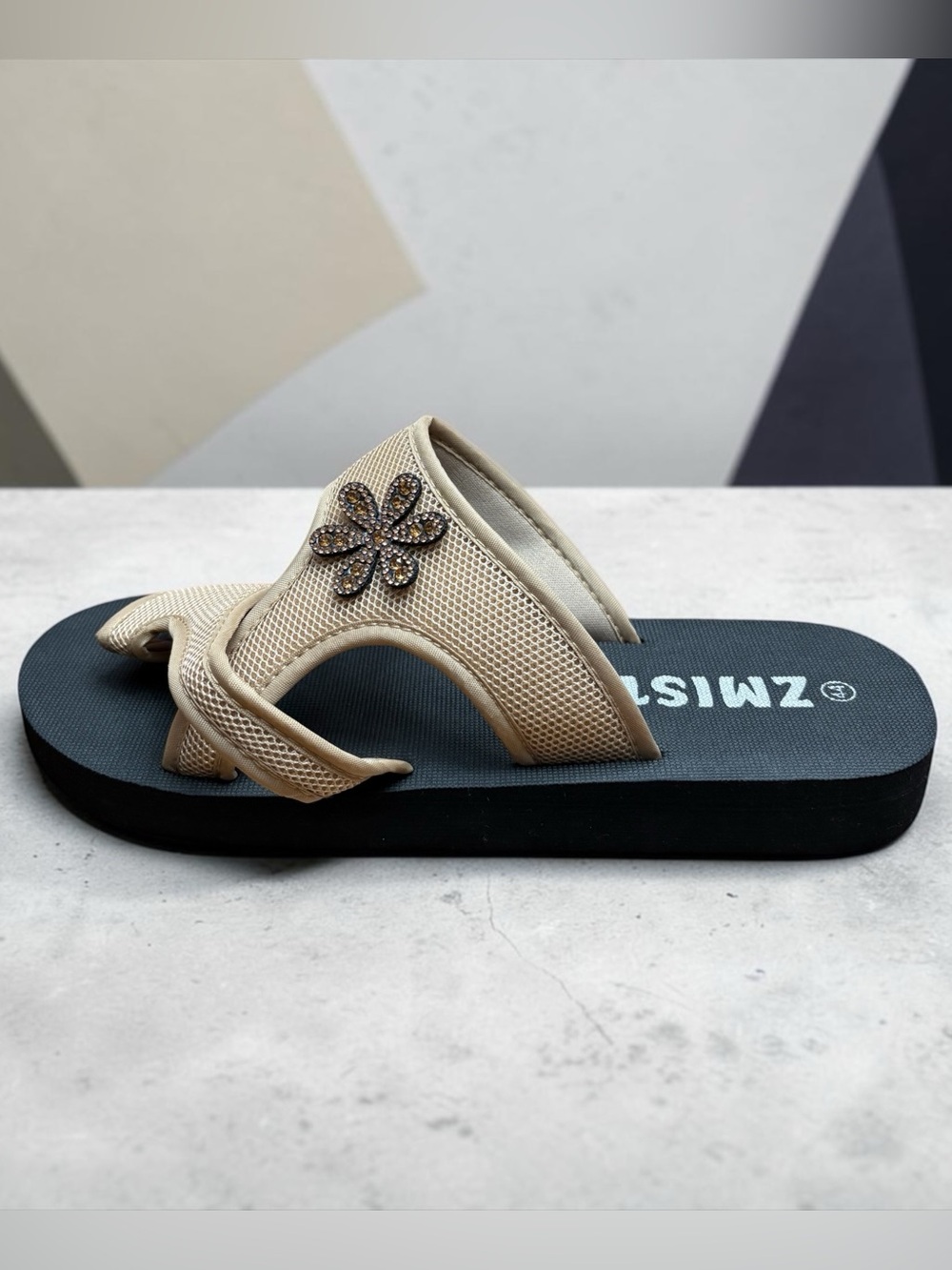 ZMISTUO, Gold Rhinestone Flower Platform Sandals, EU 44, Beige, Black